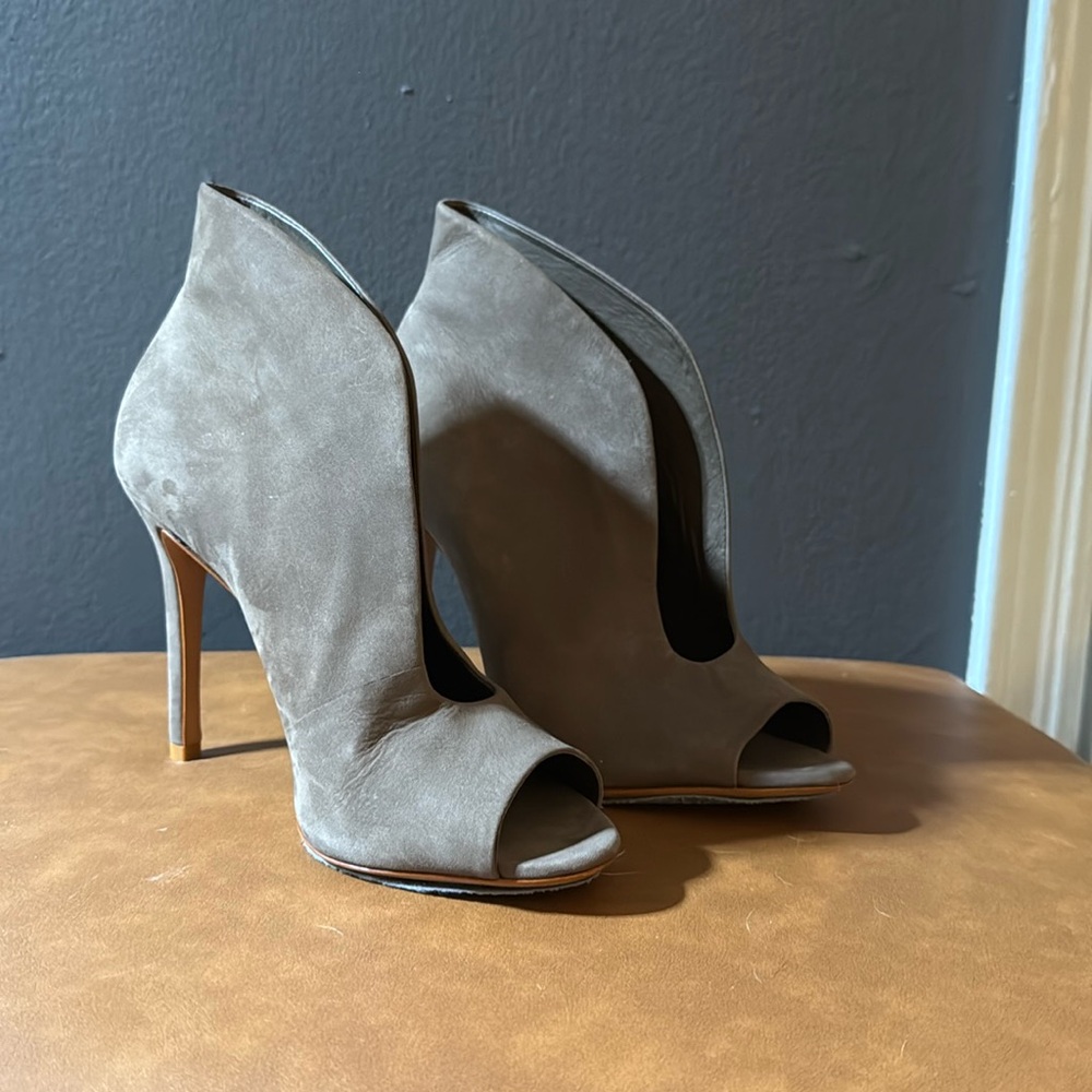 Schutz Duhanne suede open toe booties. New in box!